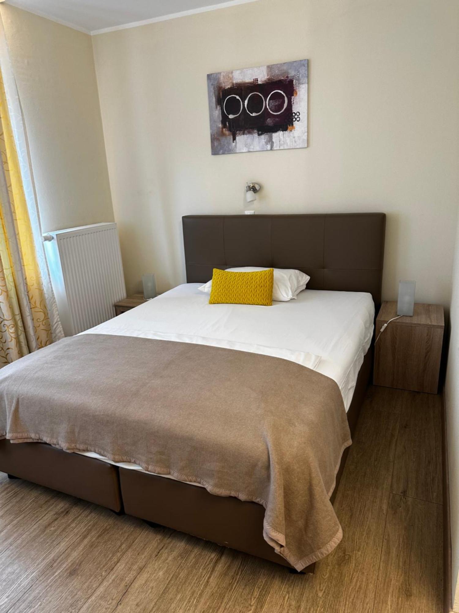 ארפורט Hotelpension Am Dom מראה חיצוני תמונה