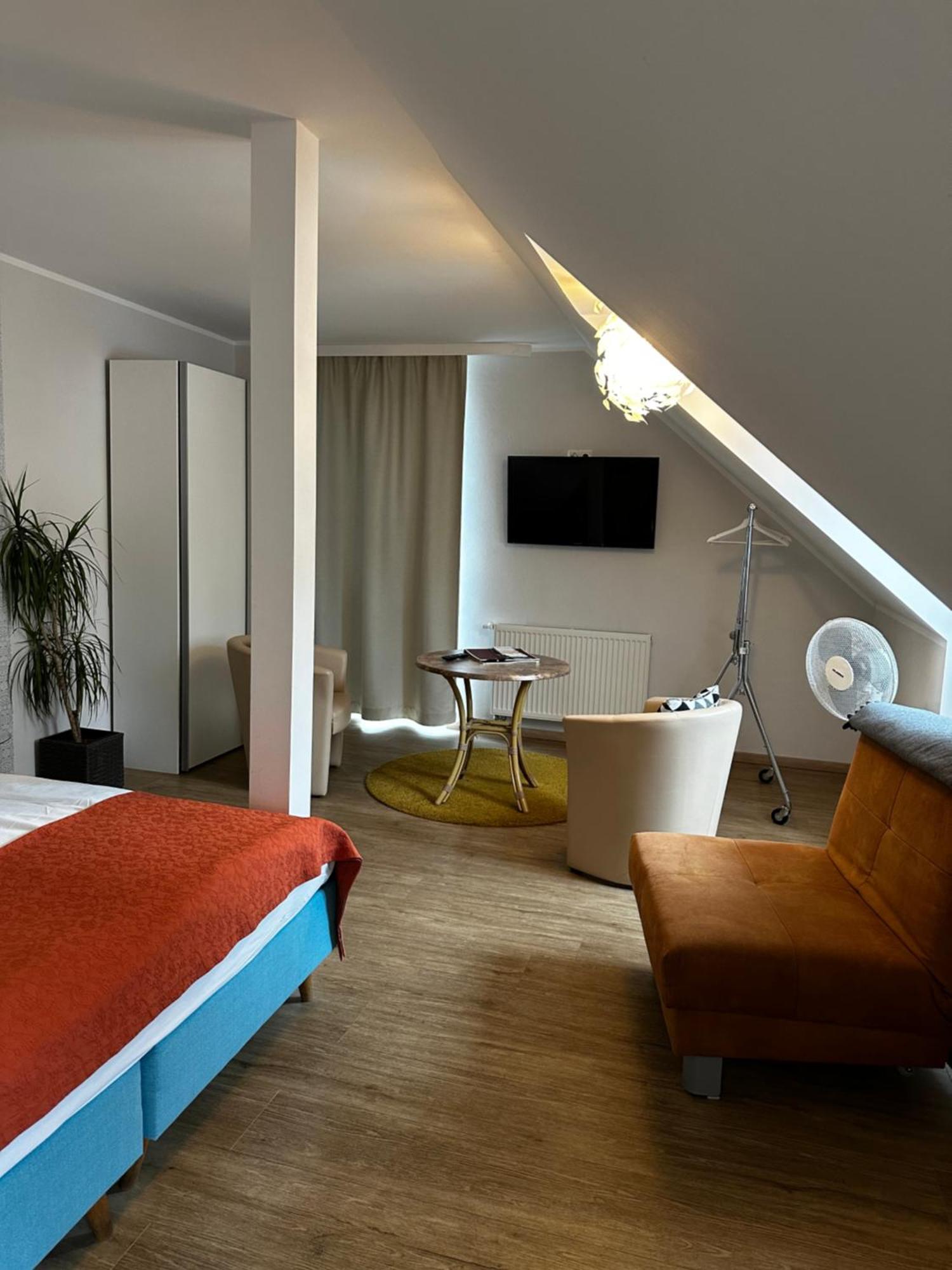 ארפורט Hotelpension Am Dom מראה חיצוני תמונה