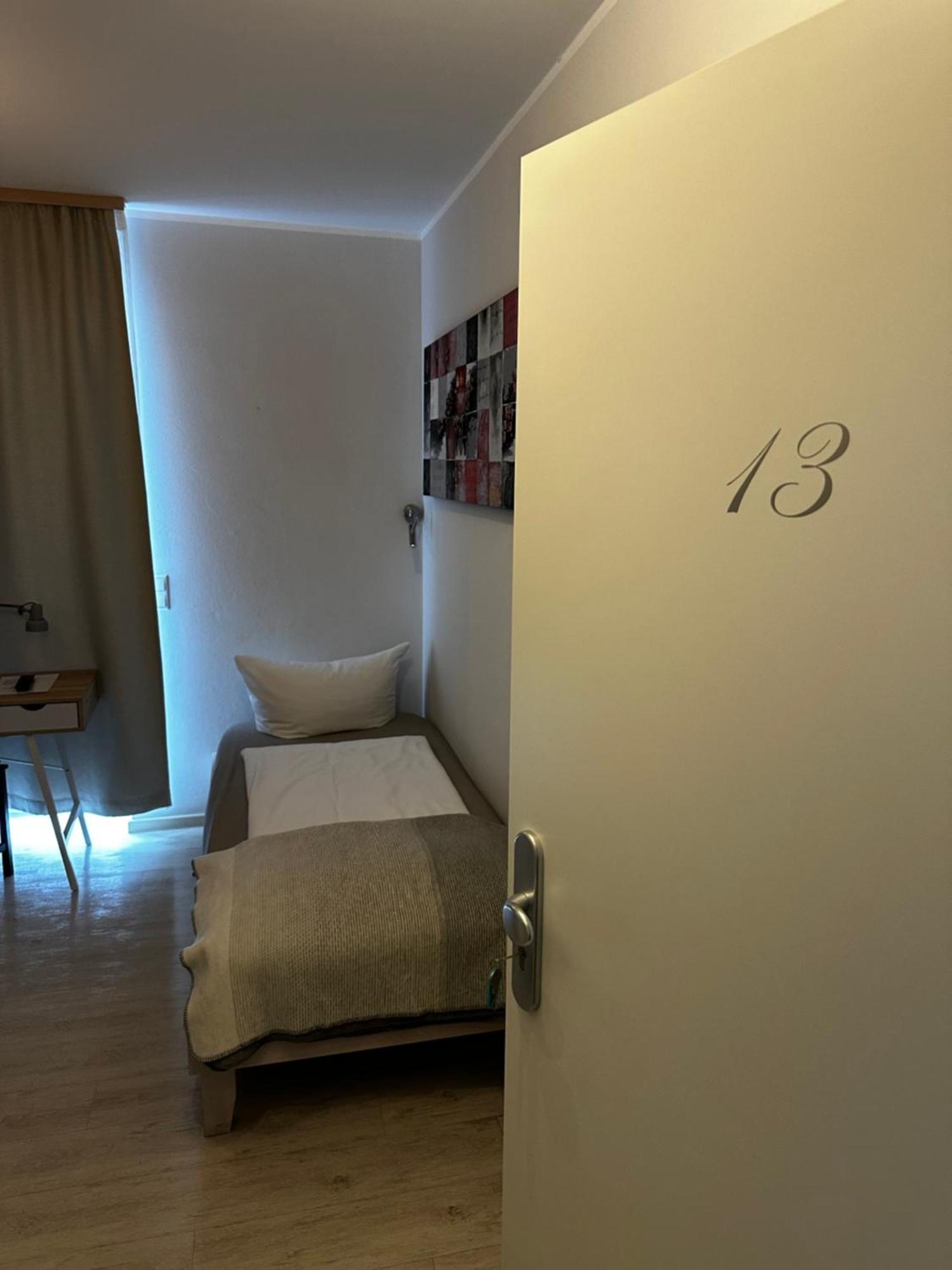 ארפורט Hotelpension Am Dom מראה חיצוני תמונה